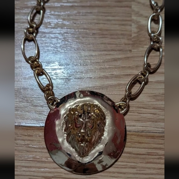 Lion Head Statement Necklace Goldtone Link Leo Gift Idea - Picture 2 of 4